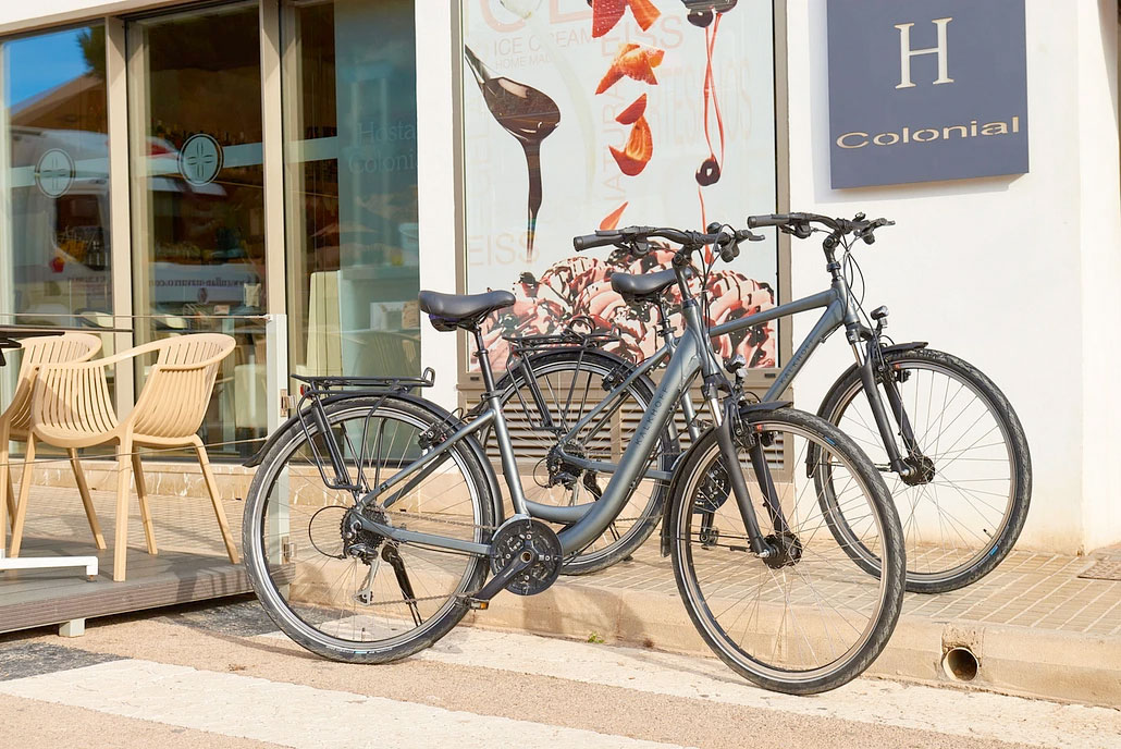 Bicicletas frente al Hotel Colonial